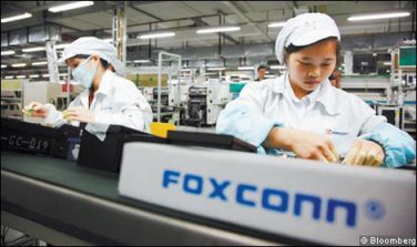 Foxconn si aggiorna e assume dei robot