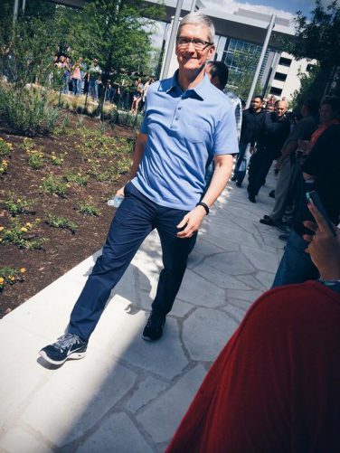 Tim Cook visita il nuovo centro Apple a Austin