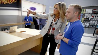 Angela Ahrendts cambia il suo titolo di Apple Senior Vice President